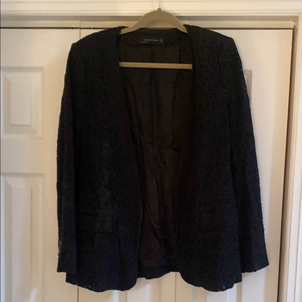 Zara women’s tuxedo style dress jacket
SzL